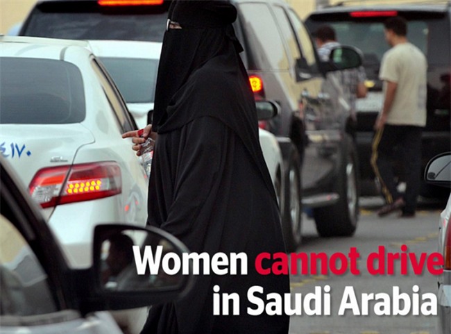 Phụ nữ Ả Rập có thể phải đi tù nếu xem trộm điện thoại của chồng - Ảnh 2.
