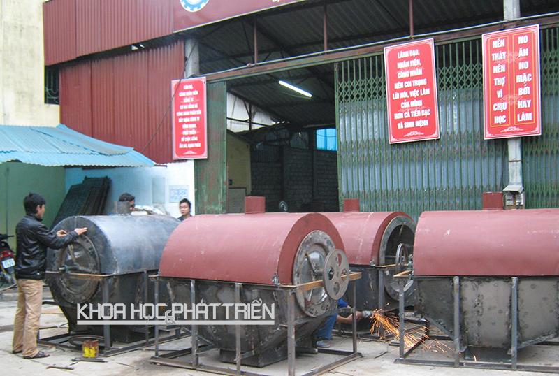 Bom sao chè được sản xuất tại xưởng cơ khí của nhà sáng chế không chuyên Vũ Hữu Lê (Yên Bái). Ảnh: Thanh Huyền