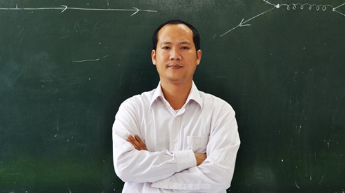 Ở tuổi 35, TS Phùng Văn Đồng cùng công trình Mô hình 3-3-1-1 cho vật chất tối đã được trao tặng Giải Tạ Quang Bửu 2016 hạng mục công trình khoa học xuất sắc của các nhà khoa học trẻ.. Ảnh Lê Văn