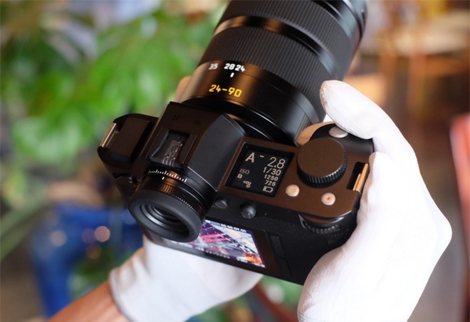 Máy mirrorless giá 300 triệu đồng của Leica