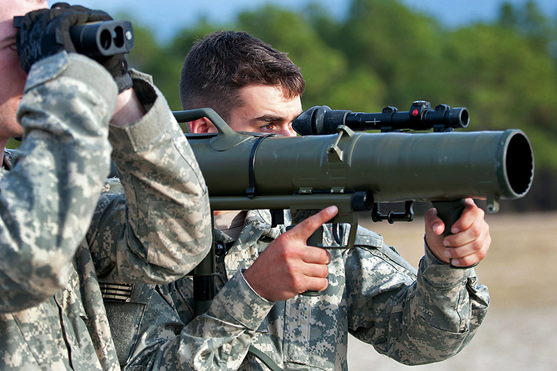 Một lính Mỹ đang sử dụng súng phóng lựu M3 Carl Gustav. Ảnh: Defense