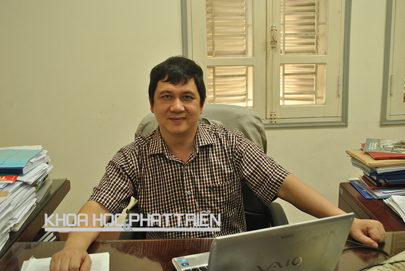 PGS-TS Phạm Thành Huy tại phòng làm việc của ông. Ảnh: Ngọc Vũ