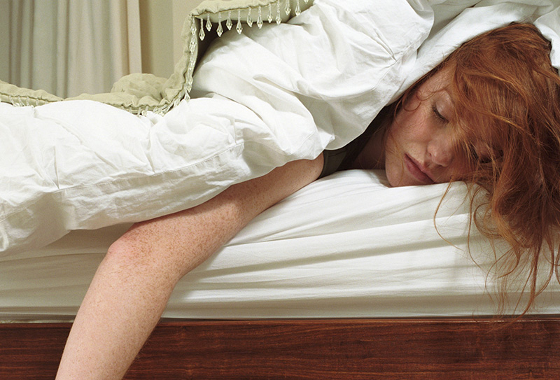 Sau khi tỉnh dậy, bệnh nhân bệnh buồn ngủ như biến thành người khác, trở nên vô cùng bạo lực. Ảnh: Huffington Post