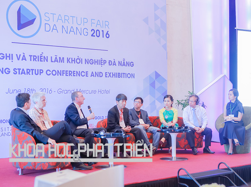 Các đại biểu thảo luận tại StartupFair 2016. 