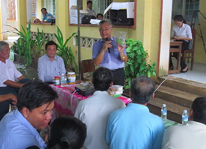 Tiến sĩ Nguyễn Thanh Mỹ giới thiệu công nghệ cho nông dân tỉnh Đồng Tháp