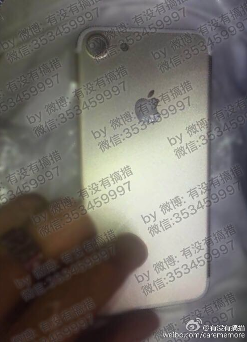 Hình ảnh rò rỉ lớp vỏ mặt sau của iPhone 7 (Ảnh: Weibo)