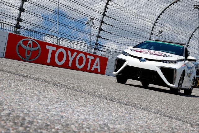  Toyota đang nghiên cứu việc phát triển các mẫu xe hơi tự lái bằng trí thông minh nhân tạo