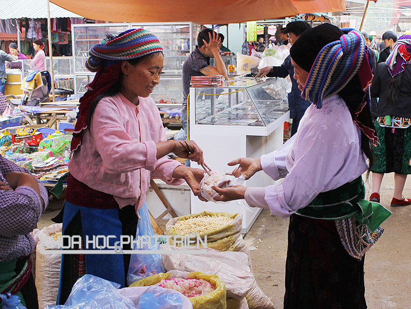 Chợ Đồng Văn - nơi sản vật địa phương được giới thiệu đến du khách, nâng cao giá trị tài sản vô hình của Hà Giang. Ảnh: Văn Ngọc