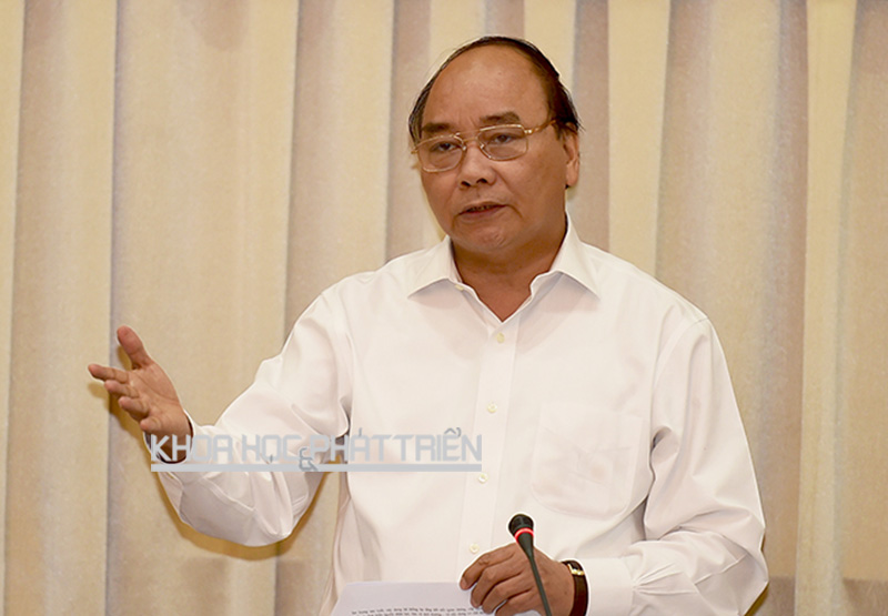 Thủ tướng Nguyễn Xuân Phúc làm việc với UBND TPHCM hôm 27/5.