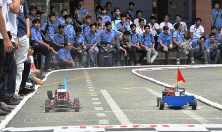  “Mini Car Racing” là sản phẩm đậm chất sinh viên