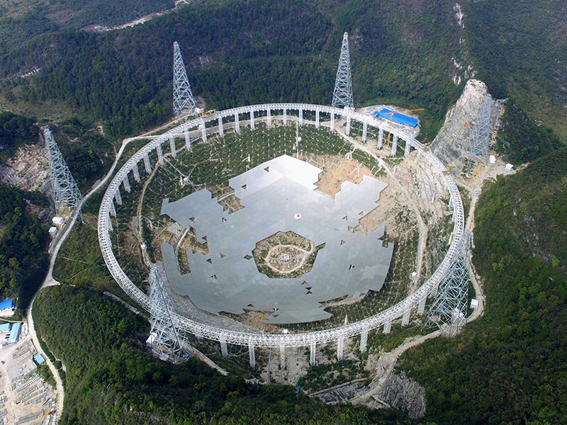 Fast - kính viễn vọng vô tuyến lớn nhất thế giới . Ảnh: Dailygalaxy