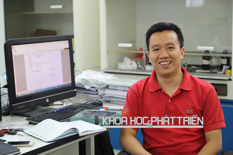 Tiến sỹ Nguyễn Trần Thuật tại nơi làm việc. Ảnh: Vũ Ngọc