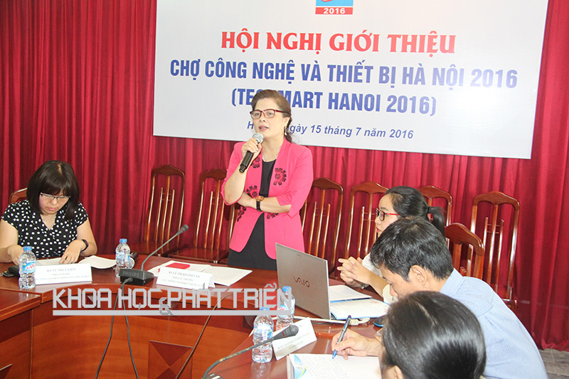 bà Lê Thị Khánh Vân - Phó Cục trưởng, Cục Thông tin khoa học và công nghệ (KH&CN) quốc gia - phát biểu khai mạc hội nghị.