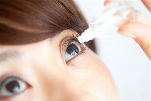Lạm dụng thuốc tra, nhỏ mắt có chứa corticoid: Tai biến khó lường