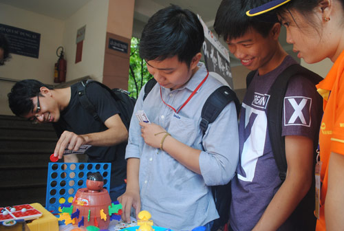  Nhóm Board Game Việt xây dựng những sân chơi kích thích tư duy sáng tạo thu hút nhiều sự quan tâm của các bạn trẻ. Ảnh: Hà Thế An.