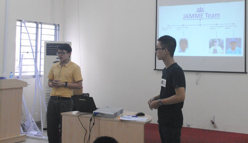  Ứng dụng của nhóm JAMME nhận được rất nhiều sự quan tâm và góp ý từ phía ban giám khảo. Ảnh: Hà Thế An.