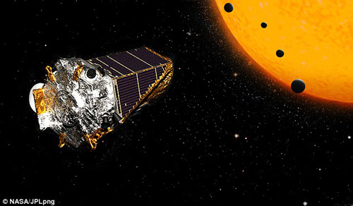 Kính thiên văn không gian Kepler đã phát hiện thêm 104 hành tinh nằm ngoài hệ mặt trời, trong đó có 4 hành tinh có thể là nơi sống lý tưởng để hình thành sự sống.