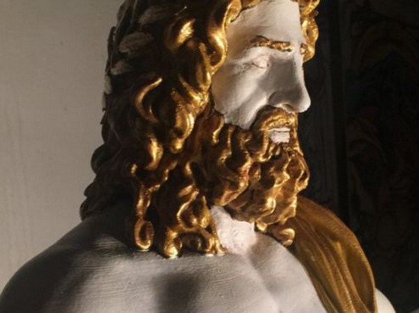 Bức tượng gốc thần Zeus làm bằng gỗ, ngà voi và vàng. (Nguồn: bbc.com)
