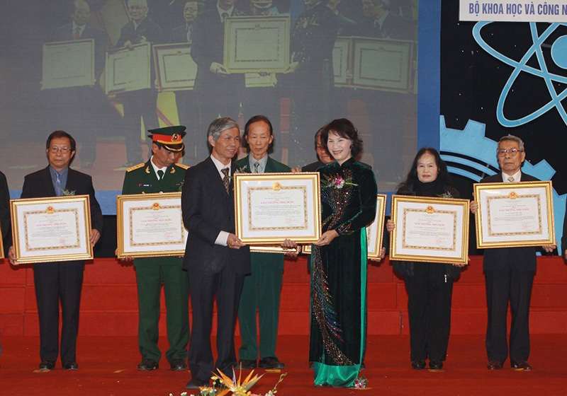 Lễ trao Giải thưởng Hồ Chí Minh và Giải thưởng Nhà nước về KH&CN năm 2010. (Ảnh: Ánh Tuyết)