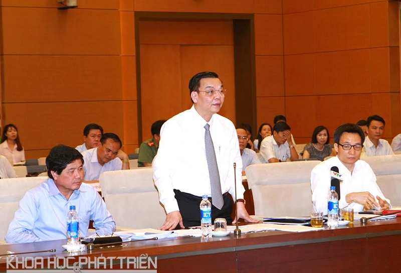 Bộ trưởng Bộ Khoa học và Công nghệ Chu Ngọc Anh báo cáo tại hội nghị