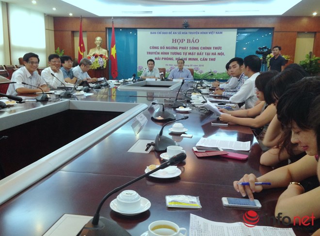 Toàn cảnh buổi họp báo chiều 12/8/2016 tại trụ sở Bộ TT&TT ở Hà Nội.
