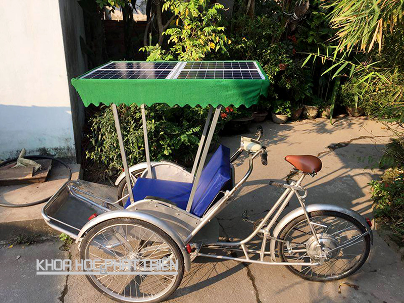 Chiếc xích lô chạy bằng năng lượng mặt trời của nhóm sinh viên Trường Đại học Bách khoa - Đại học Đà Nẵng. Ảnh: NV