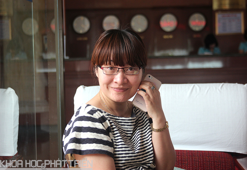  Bà Trần Quỳnh Hương, Phó chủ nhiệm bộ môn Thiết kế sáng tạo Sản phẩm chiếu sáng tiên tiến (Trung tâm R&D Chiếu sáng Rạng Đông). Ảnh: Loan Lê