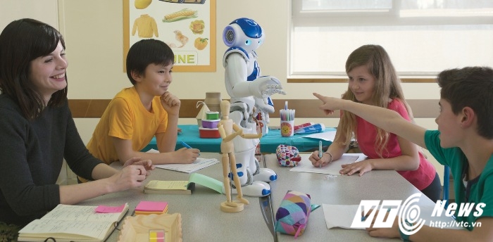  Robot dạy trẻ em học tiếng Anh.