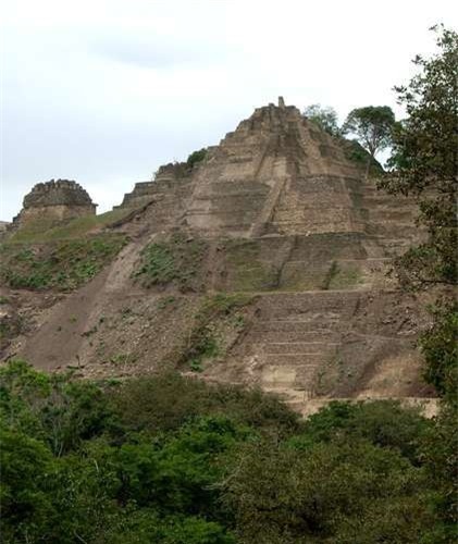 Kim tự tháp tại khu vực khảo cổ Tonina
