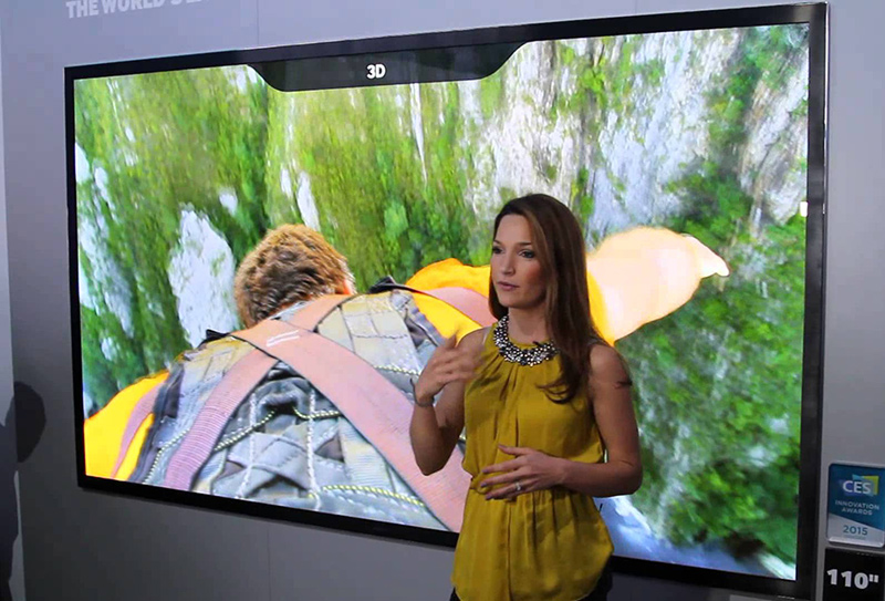 Một chiếc tivi 8K được trình diễn tại Triển lãm các mặt hàng sản phẩm điện tử tiêu dùng lớn nhất thế giới CES 2015. Ảnh: YT