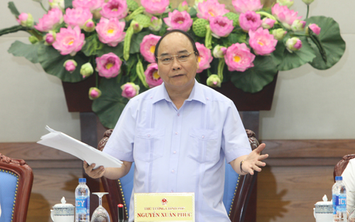 Thủ tướng Nguyễn Xuân Phúc phát biểu tại hội nghị môi trường sáng 24/8. Ảnh: Võ Hải