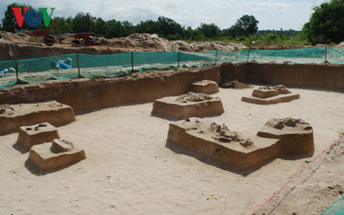 Khu vực khai quật nghiên cứu văn hóa tiền Sa Huỳnh trên động cát Bà Hòe.