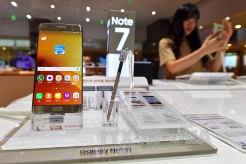 Mẫu điện thoại Galaxy Note 7 của hãng Samsung được giới thiệu tại Seoul, Hàn Quốc ngày 2/9. Ảnh: AFP/TTXVN