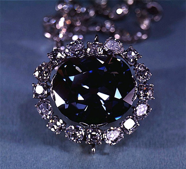 Giải mã bí ẩn lời nguyền chết chóc của viên kim cương đẹp nhất thế giới - Ảnh 1.