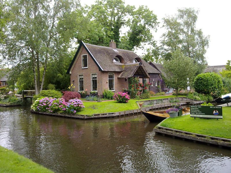 Ngắm khung cảnh thơ mộng của ngôi làng đẹp nhất Hà Lan
