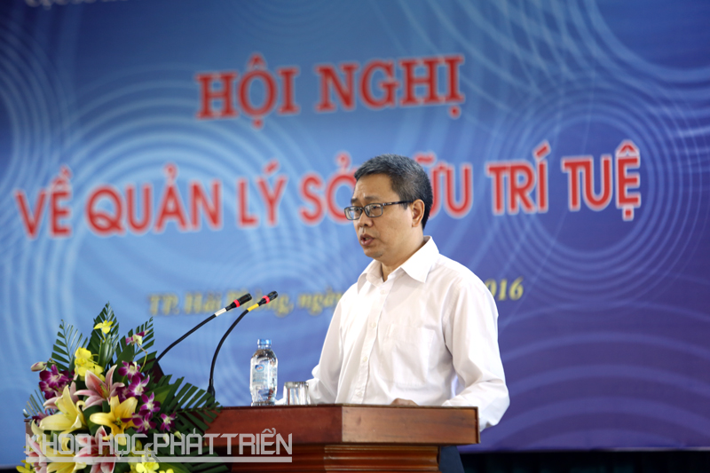 Ông Lê Ngọc Lâm - Phó cục trưởng Cục SHTT báo cáo tại hội nghị. Ảnh: Loan Lê.