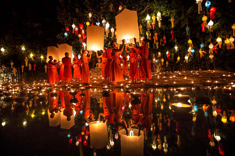 Bellissime immagini del festival di Loi Krathong in Thailandia