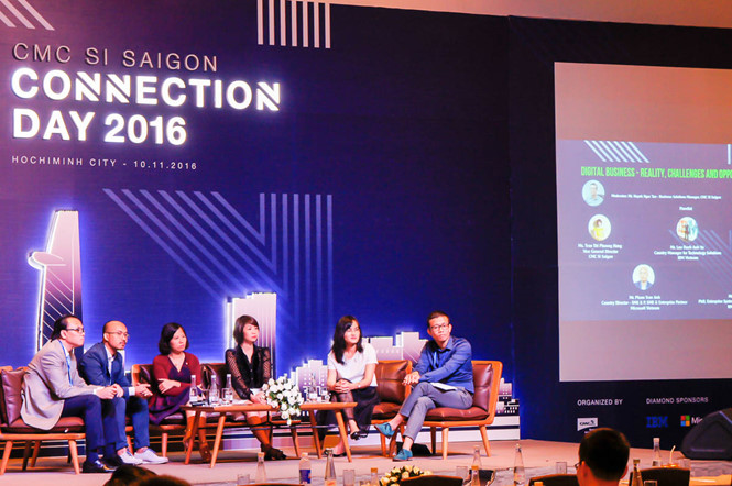 Các diễn giả trao đổi về những xu hướng công nghệ tại CMC SI Saigon Connection Day 2016