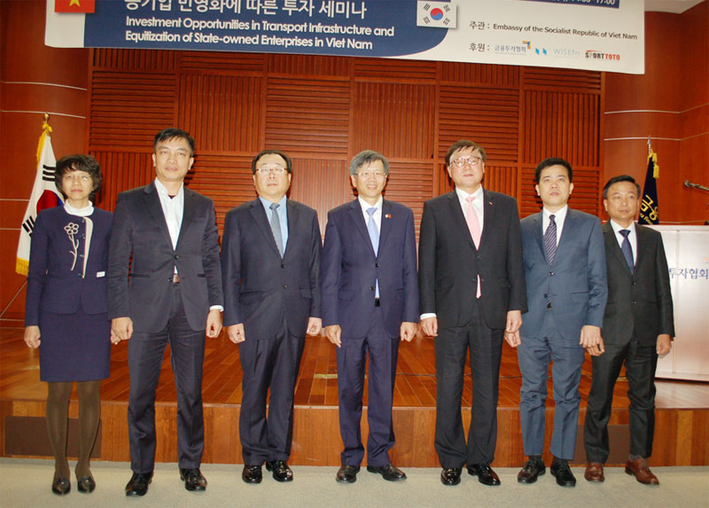 Đại sứ Phạm Hữu Chí, Phó Chủ tịch KOFIA Han Chang Soo và các diễn giả chính tại Hội thảo