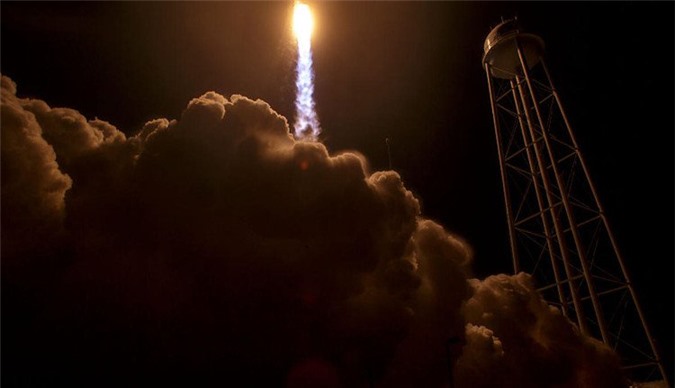 Tàu vũ trụ Cygnus được phóng lên để tiếp tế hàng cho trạm ISS