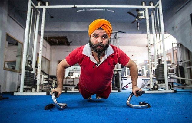 Bây giờ Ranjeet Singh mong muốn phá vỡ kỷ lục thế giới trong danh mục nâng vật nặng bằng râu. 