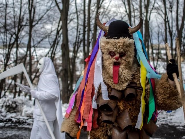 https://www.thesun.co.uk/news/2325920/terrifying-snaps-of-christmas-parade-where-villagers-dress-as-mischievous-devils/