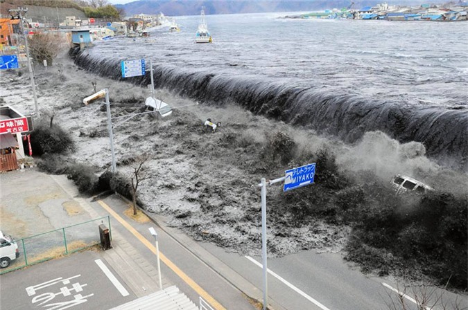 Trận động đất 9 độ Richter kèm theo sóng thần ở bờ biển phía đông Nhật Bản ngày 11/3/2011 đã khiến khoảng 15 triệu người chết hoặc bị thương và 2.814 người mất tích.