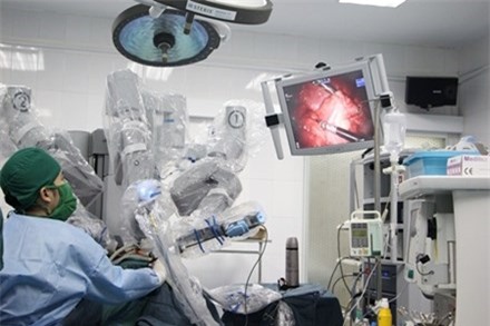 Phẫu thuật nội soi bằng robot 