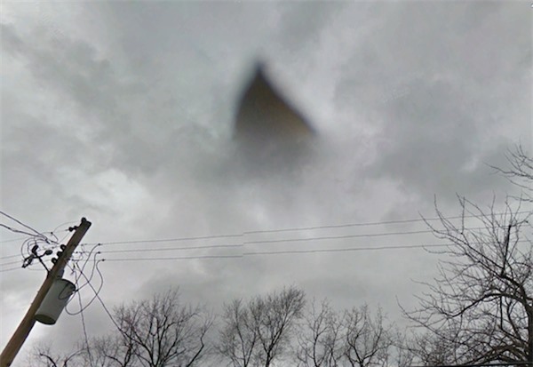 UFO tam giac den khong lo lot vao ong kinh Google Street View-Hinh-3