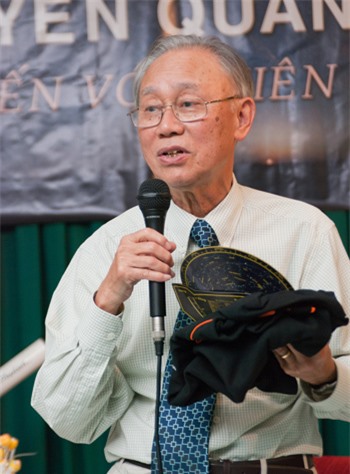 iáo sư Nguyễn Quang Riệu là nhà vật lý thiên văn Việt kiều đang định cư tại Pháp. Ông nguyên là Giám đốc Nghiên cứu tại Trung Tâm Nghiên cứu Khoa học Pháp (CNRS), làm việc tại Đài Thiên văn Paris. Ảnh: HAAC.