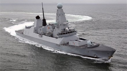 Tàu HMS Diamond lớp Type-45 tập cơ động trên biển. Ảnh: Wikipedia.