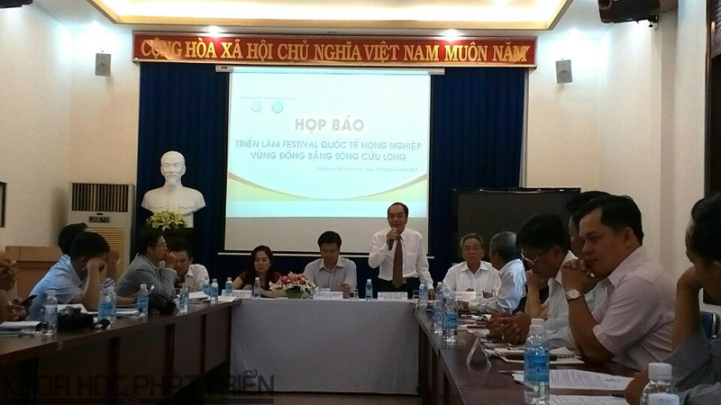 Ông Vương Đức Tuấn - Phó Cục trưởng Cục CTPN Bộ KH&CN chia sẻ về ứng dụng KH&CN vùng ĐBSCL tại buổi họp báo