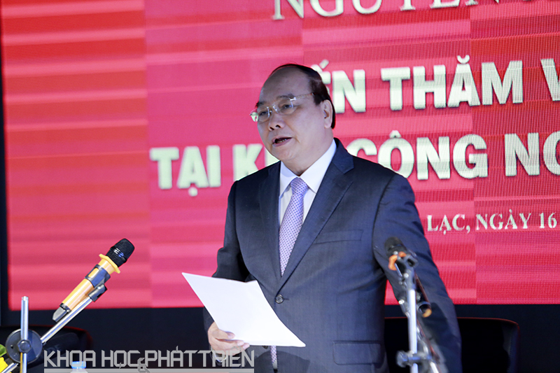 Thủ tướng Nguyễn Xuân Phúc phát biểu tại buổi làm việc sáng 16/2 tại Khu CNC Hòa Lạc. Ảnh: Loan Lê.