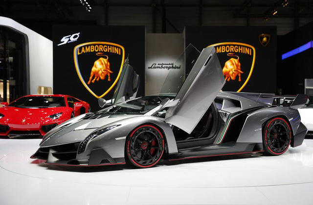   Lamborghini Veneno được trang bị động cơ 12 xy-lanh, công suất 750 mã lực.